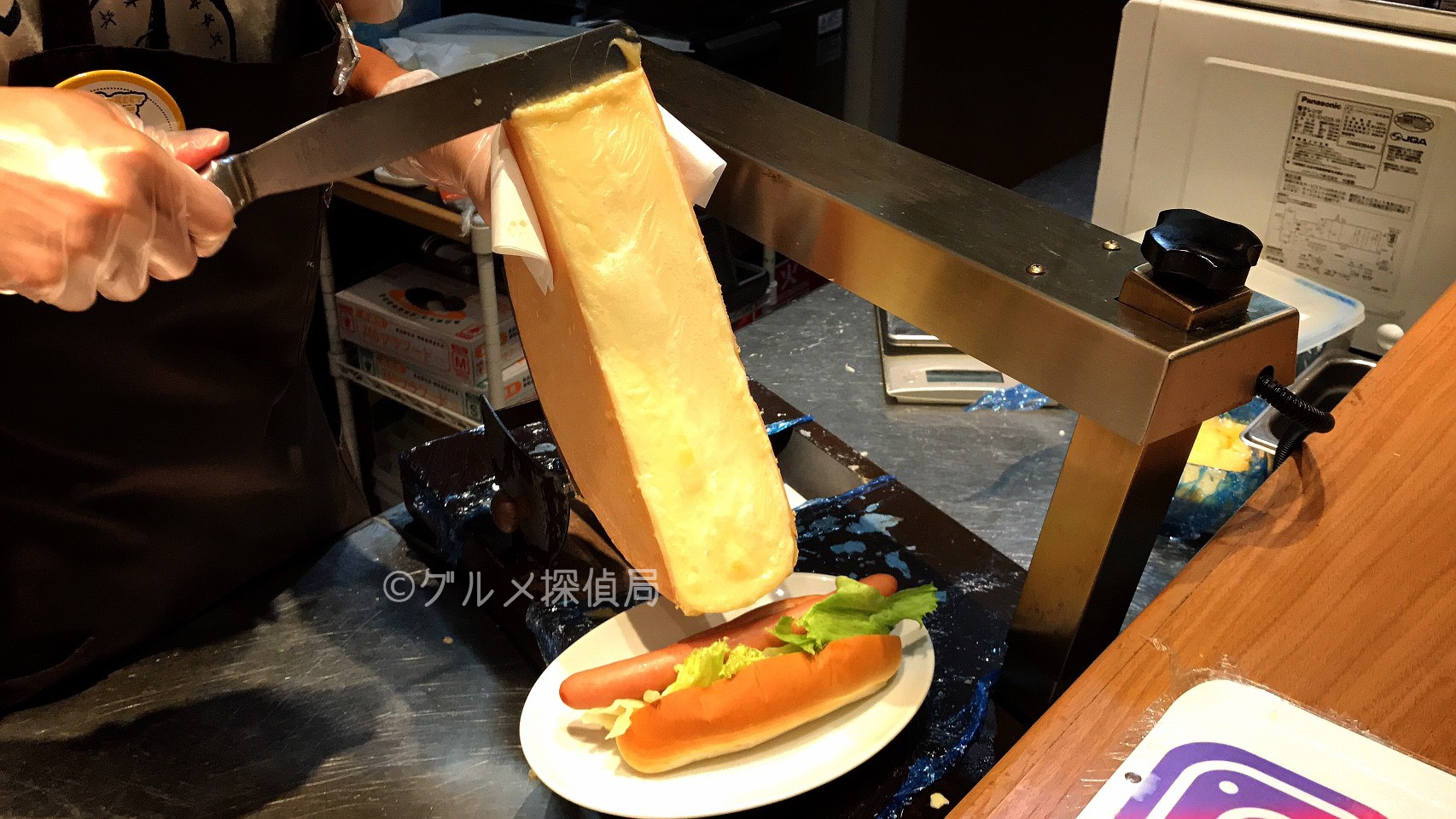 グルメ探偵局｜ラクーアでラクレットチーズドッグ！PARK STREET CAFEで本場スイスのチーズをリーズナブルに堪能！