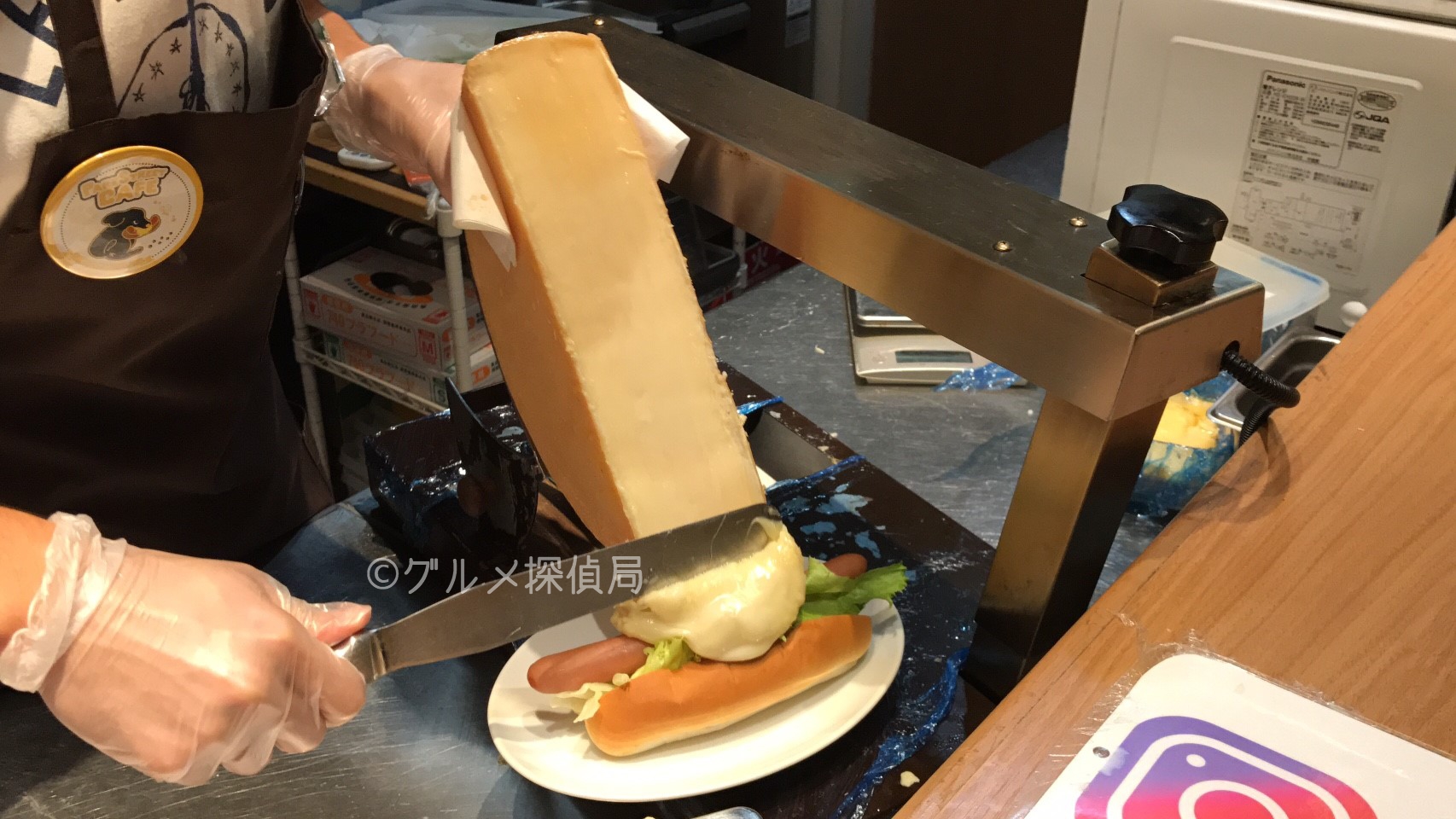 グルメ探偵局｜ラクーアでラクレットチーズドッグ！PARK STREET CAFEで本場スイスのチーズをリーズナブルに堪能！